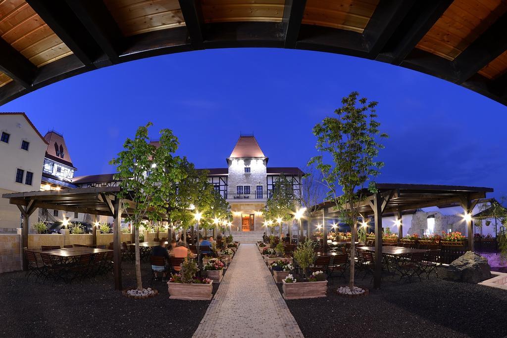 Hotel Castel Royal Mosnita Noua Eksteriør bilde