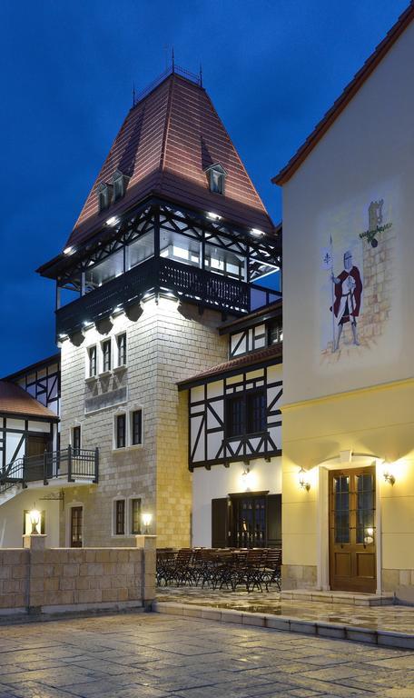 Hotel Castel Royal Mosnita Noua Eksteriør bilde