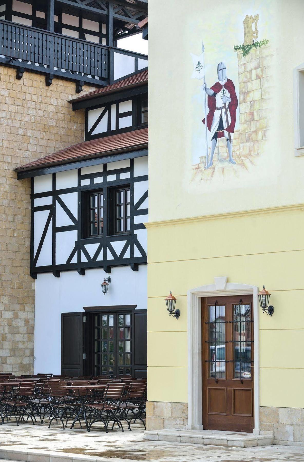 Hotel Castel Royal Mosnita Noua Eksteriør bilde