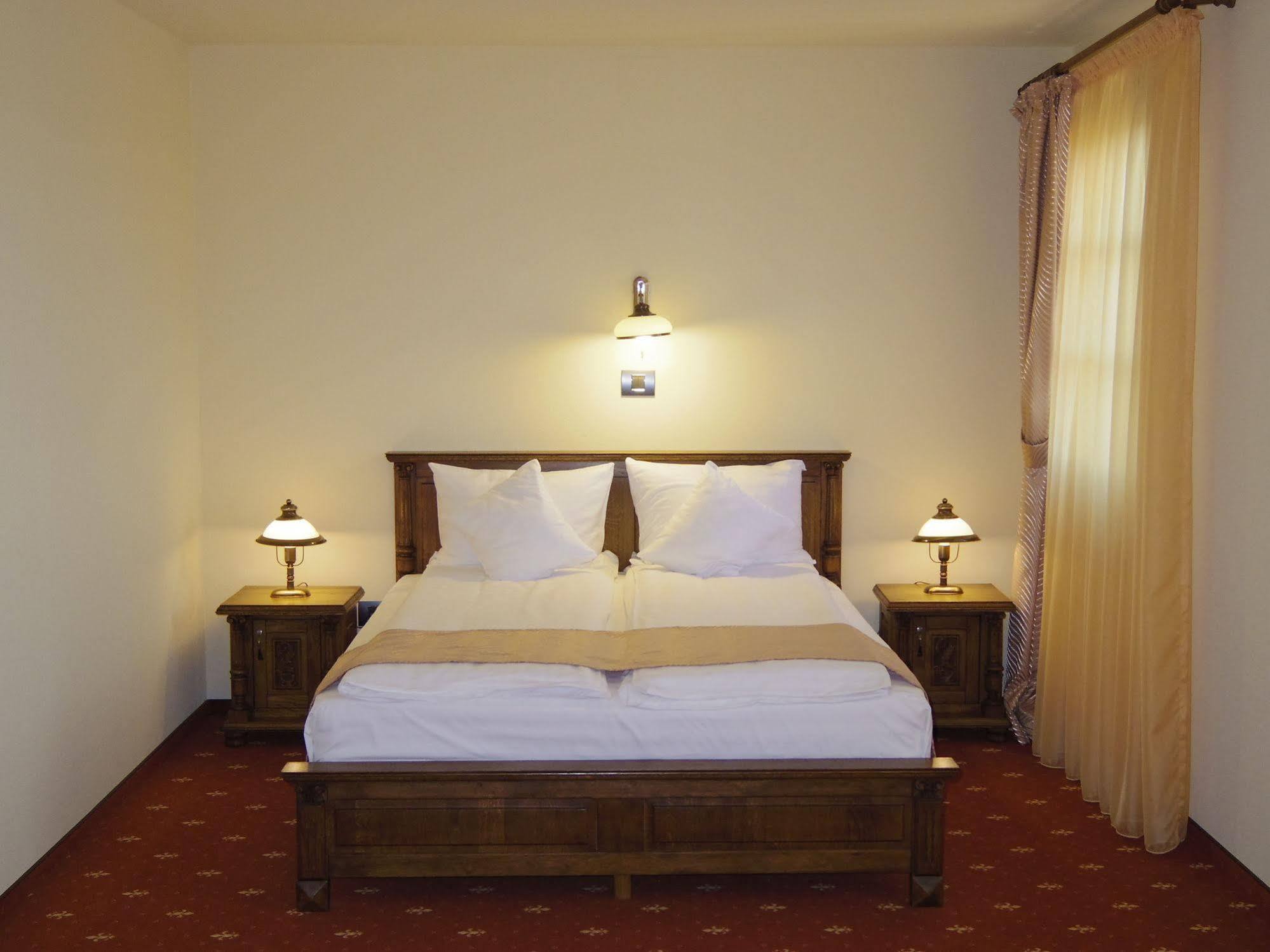 Hotel Castel Royal Mosnita Noua Eksteriør bilde